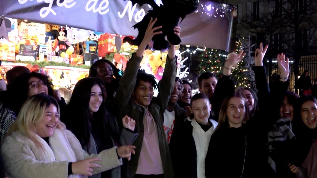  Le Monde est &agrave; eux