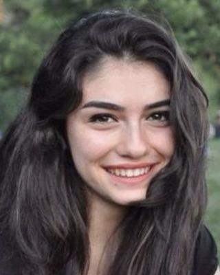 Hazar Ergüçlü Hazar Ergüçlü