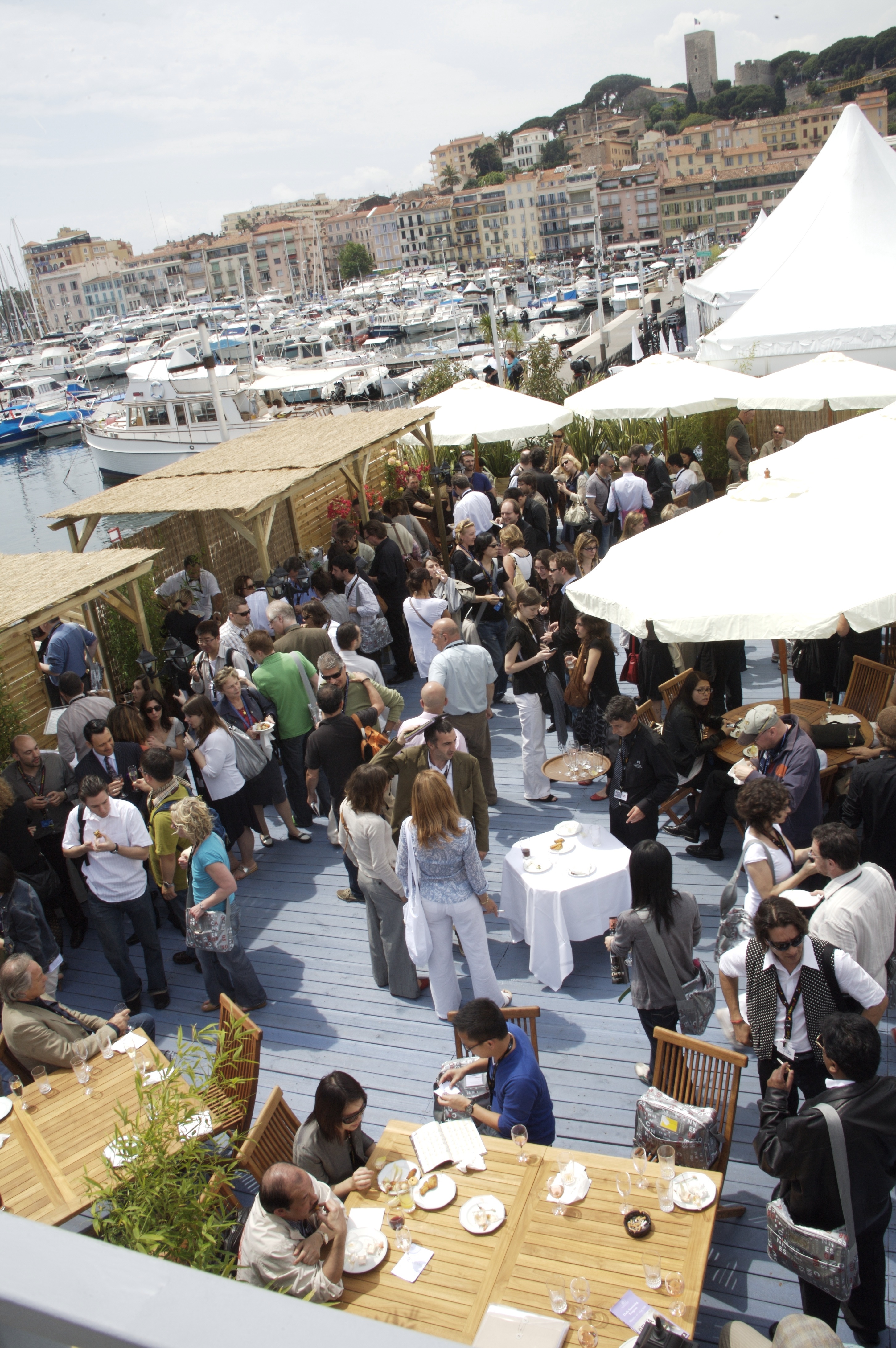 クラブユニフランス - © Laurent Koffel @ Visual クラブユニフランス - © Laurent Koffel @ Visual