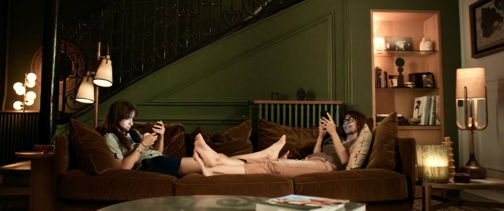 LOL 2.0 - © 2026 CURIOSA FILMS – LOVE IS IN THE AIR - APOLLO FILMS DISTRIBUTION - FRANCE 2 CINÉMA - M6 FILMS LOL 2.0 - © 2026 CURIOSA FILMS – LOVE IS IN THE AIR - APOLLO FILMS DISTRIBUTION - FRANCE 2 CINÉMA - M6 FILMS