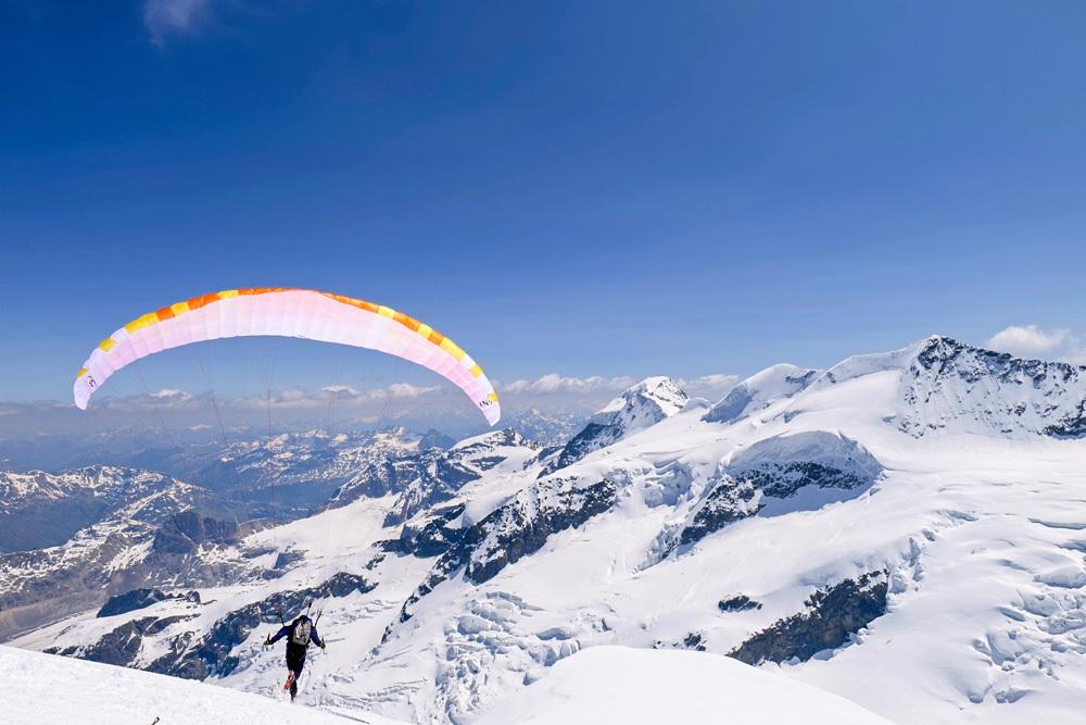 The ultimate adventure : crossing the Alps between sky and stone The ultimate adventure : crossing the Alps between sky and stone