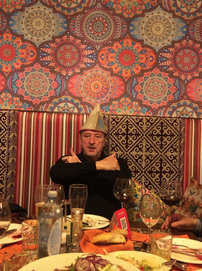 Efeméride: 9.ª edición del Cine Francés de Hoy en Kazajistán - Bernard Farcy dans l'ambiance - © UniFrance Efeméride: 9.ª edición del Cine Francés de Hoy en Kazajistán - Bernard Farcy dans l'ambiance - © UniFrance