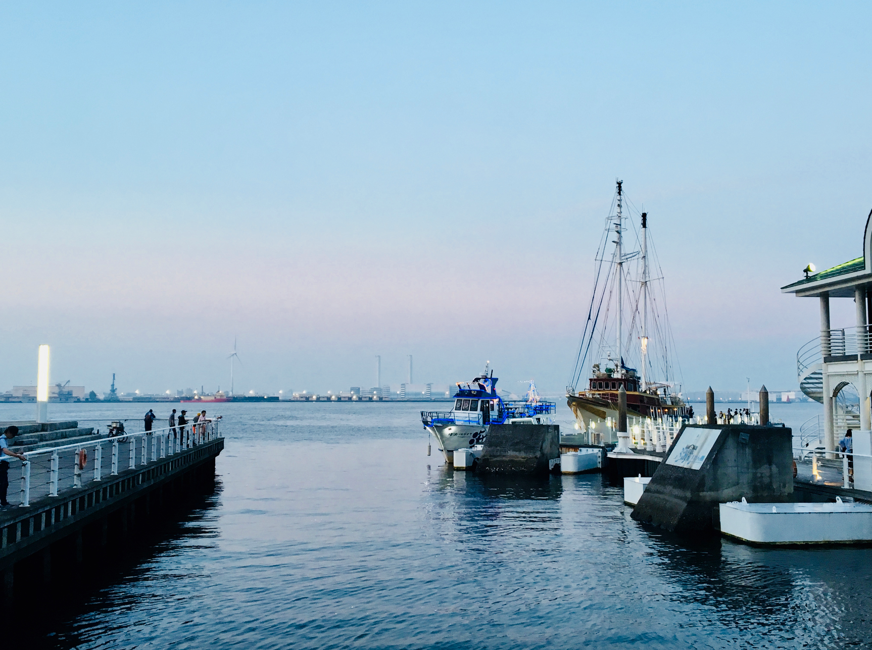 June 22: Day 2 of the Festival - Au bout du Pukari Pier, l'Ocean Princess June 22: Day 2 of the Festival - Au bout du Pukari Pier, l'Ocean Princess