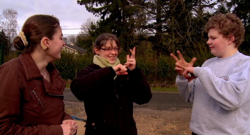 Elle entend pas la moto Elle entend pas la moto