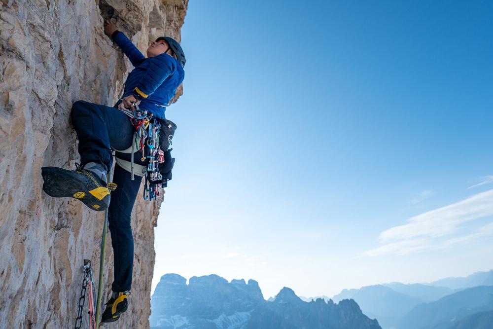 The ultimate adventure : crossing the Alps between sky and stone The ultimate adventure : crossing the Alps between sky and stone