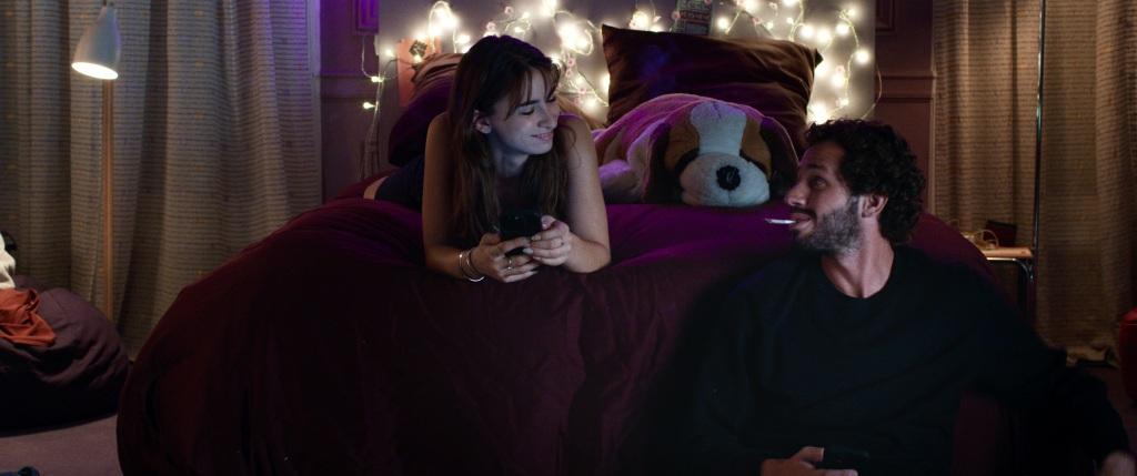 LOL 2.0: Anne's Golden Hour - &copy; 2026 CURIOSA FILMS &ndash; LOVE IS IN THE AIR - APOLLO FILMS DISTRIBUTION - FRANCE 2 CINÉMA - M6 FILMS