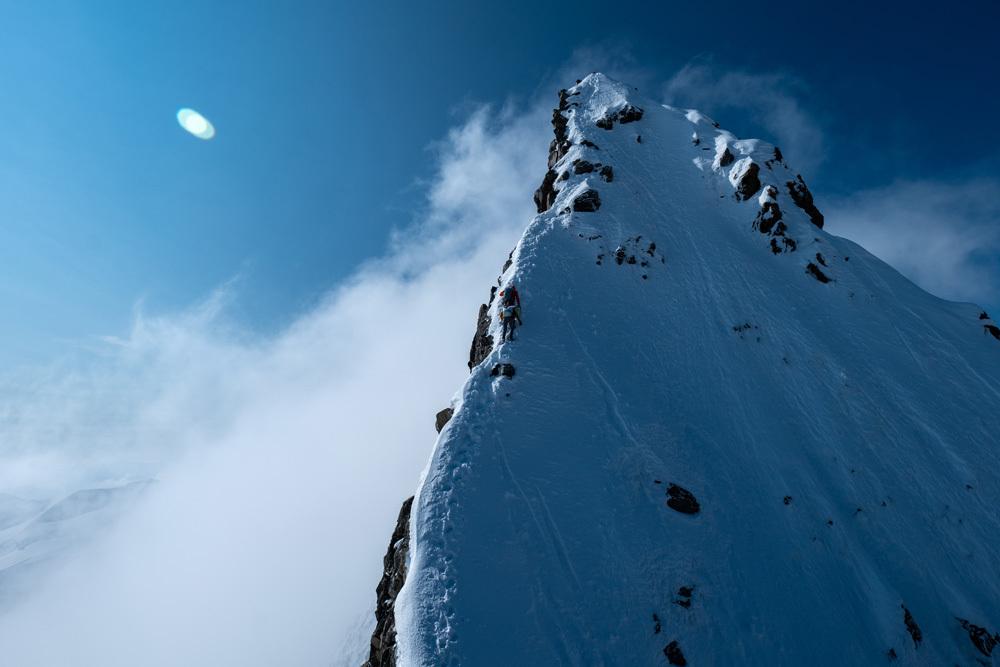 The ultimate adventure : crossing the Alps between sky and stone The ultimate adventure : crossing the Alps between sky and stone