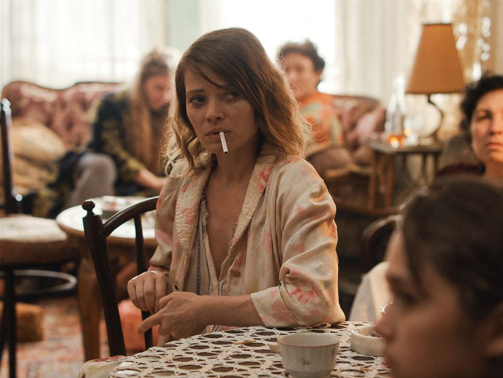 La Chambre de Mariana - © Cinéfrance Studios - Curiosa Films - Metro Communications - United King Films - Proton Cinéma - Tarantula - Arte France Cinéma 2024 La Chambre de Mariana - © Cinéfrance Studios - Curiosa Films - Metro Communications - United King Films - Proton Cinéma - Tarantula - Arte France Cinéma 2024