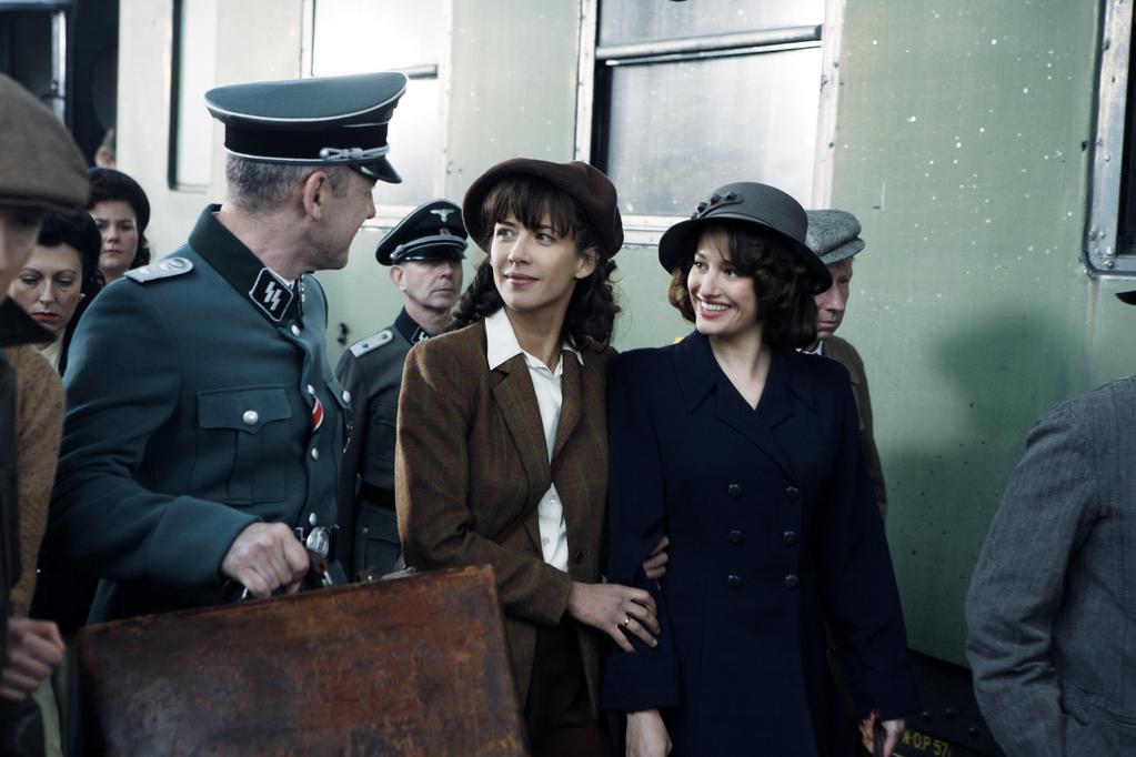 Espías en la sombra Espías en la sombra