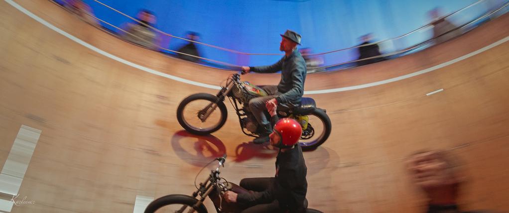 Crossig the Wall Crossig the Wall