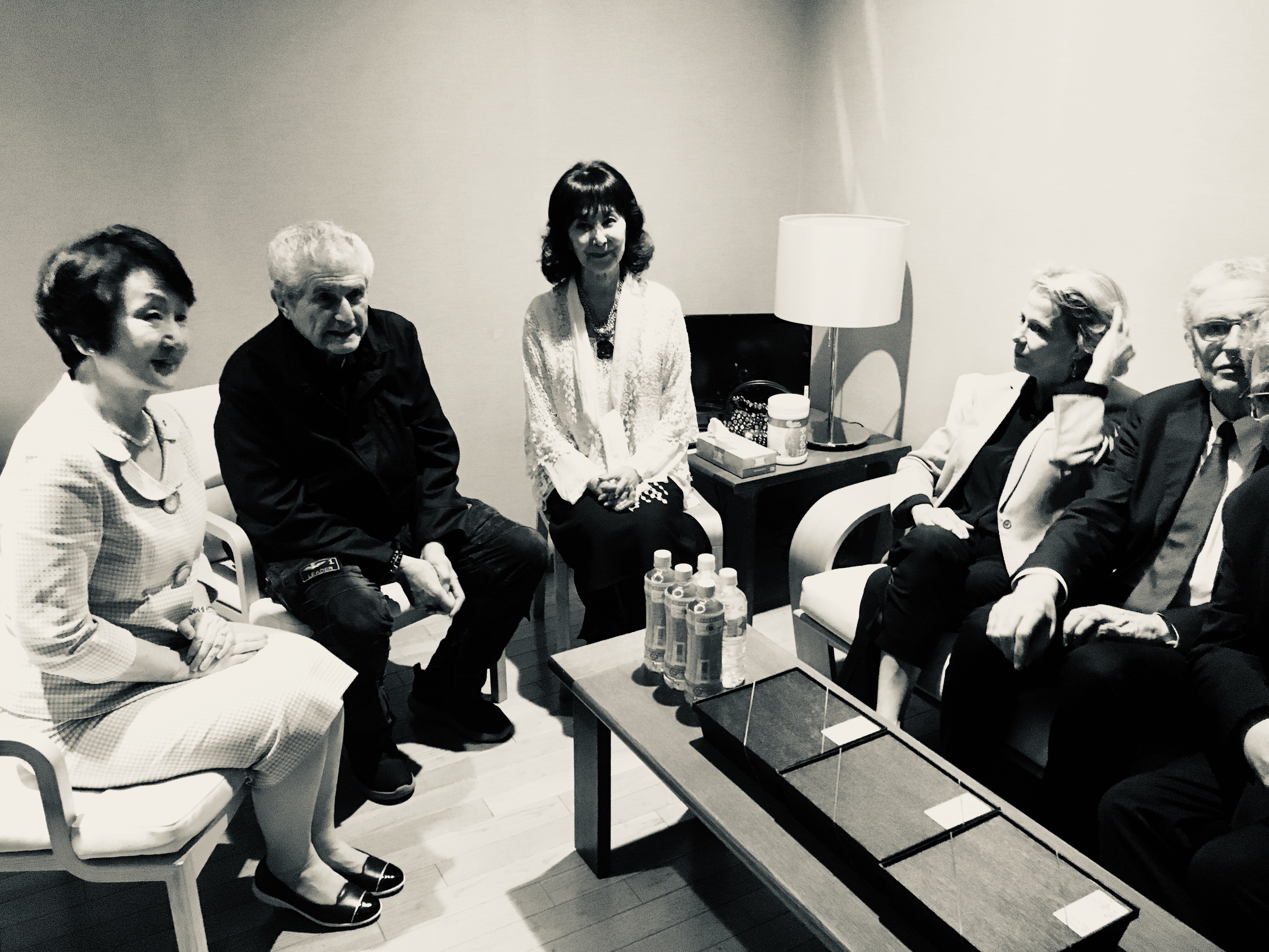 21 de junio – 2° día del Festival - Avant la soirée 'Les Plus Belles Années d'une vie', Claude Lelouch entouré de la maire de Yokohama Fumiko Hayashi, de l'actrice Keiko Kishi, de la Présidente du CNC Frédérique Bredin et de Serge Toubiana 21 de junio – 2° día del Festival - Avant la soirée 'Les Plus Belles Années d'une vie', Claude Lelouch entouré de la maire de Yokohama Fumiko Hayashi, de l'actrice Keiko Kishi, de la Présidente du CNC Frédérique Bredin et de Serge Toubiana