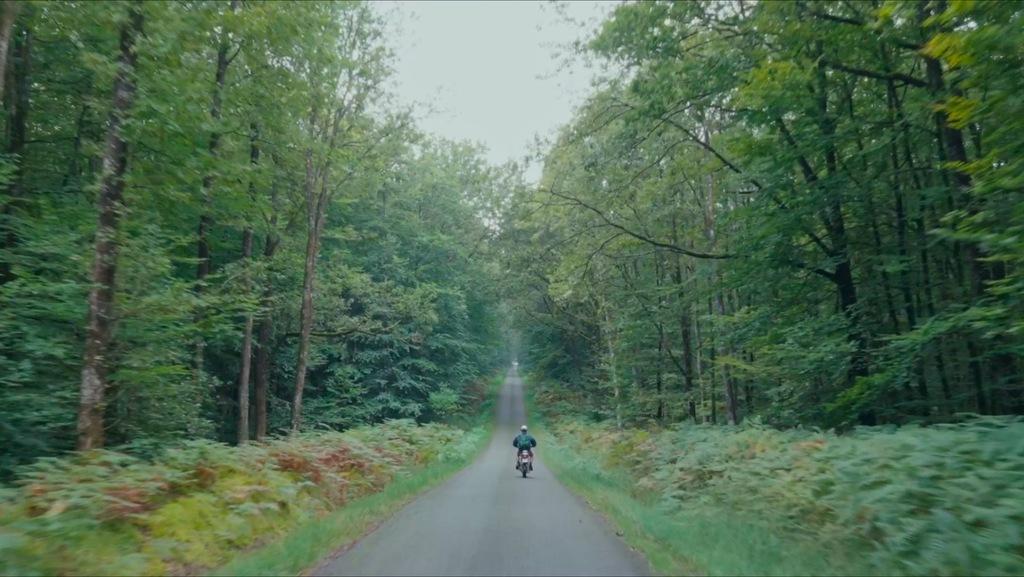 M&eacute;m&eacute; Kim - &copy; 5&agrave;7 Films - Manifest