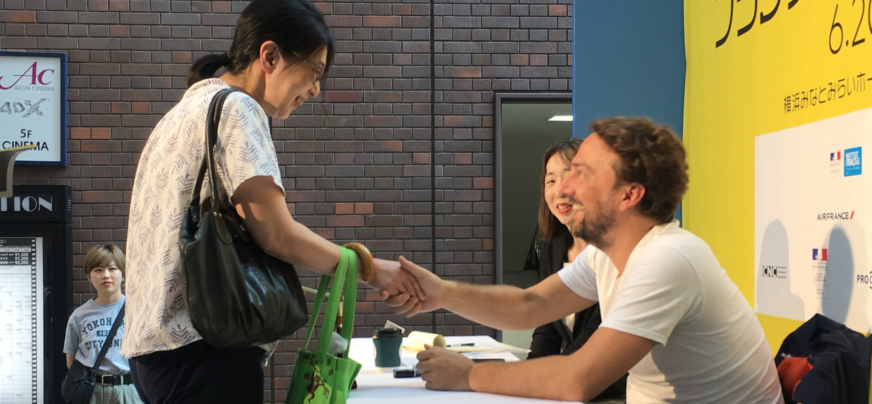 Una señora desconocida ha querido charlar con el cineasta Louis-Julien Petit Una señora desconocida ha querido charlar con el cineasta Louis-Julien Petit