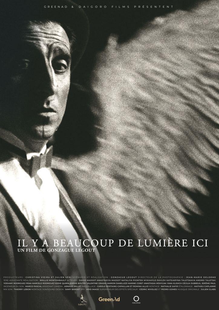 Il y a beaucoup de lumière ici Il y a beaucoup de lumière ici