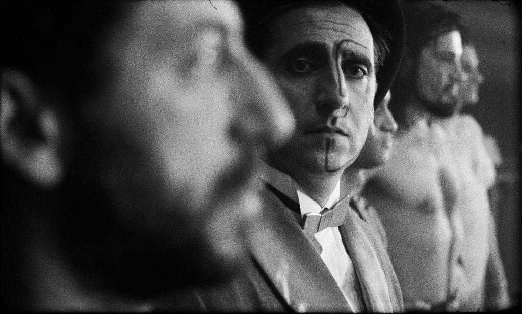 Il y a beaucoup de lumière ici Il y a beaucoup de lumière ici