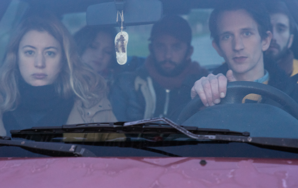 Les Uns contre les autres Les Uns contre les autres