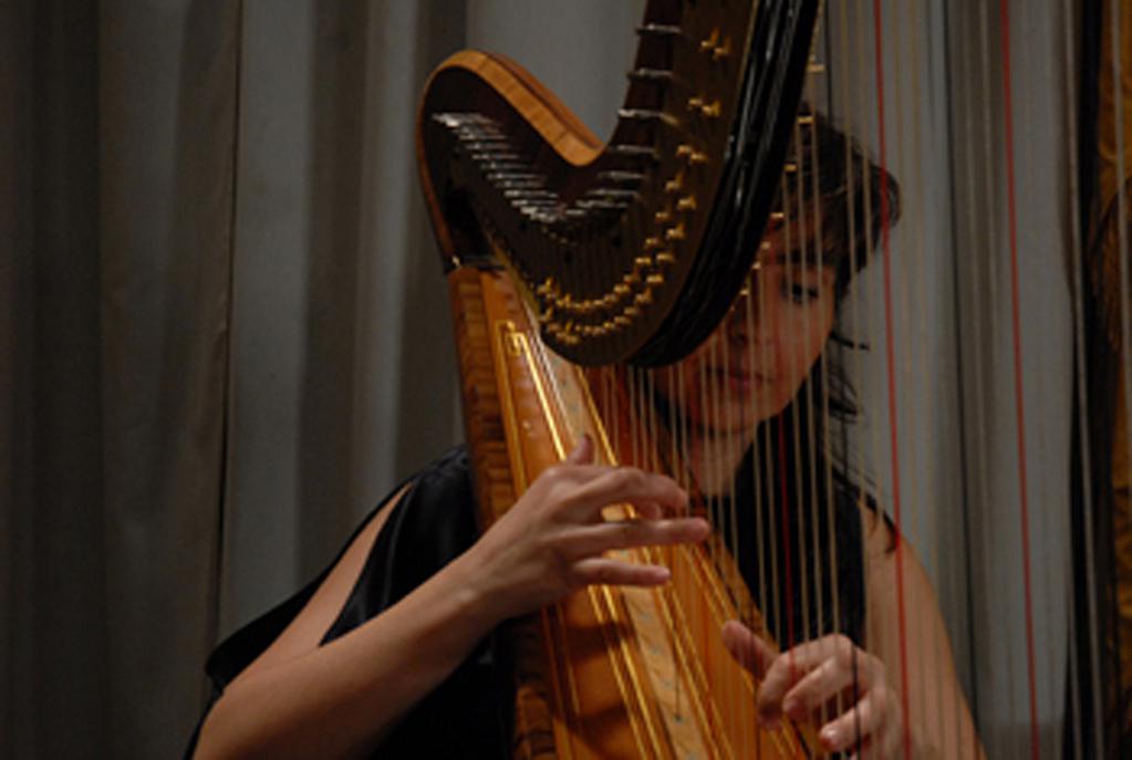 Singularités d'une jeune fille blonde Singularités d'une jeune fille blonde