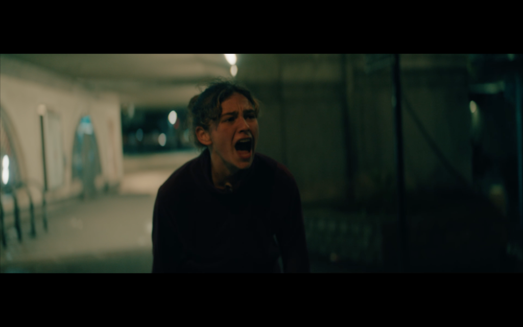 Tirée par les cheveux Tirée par les cheveux