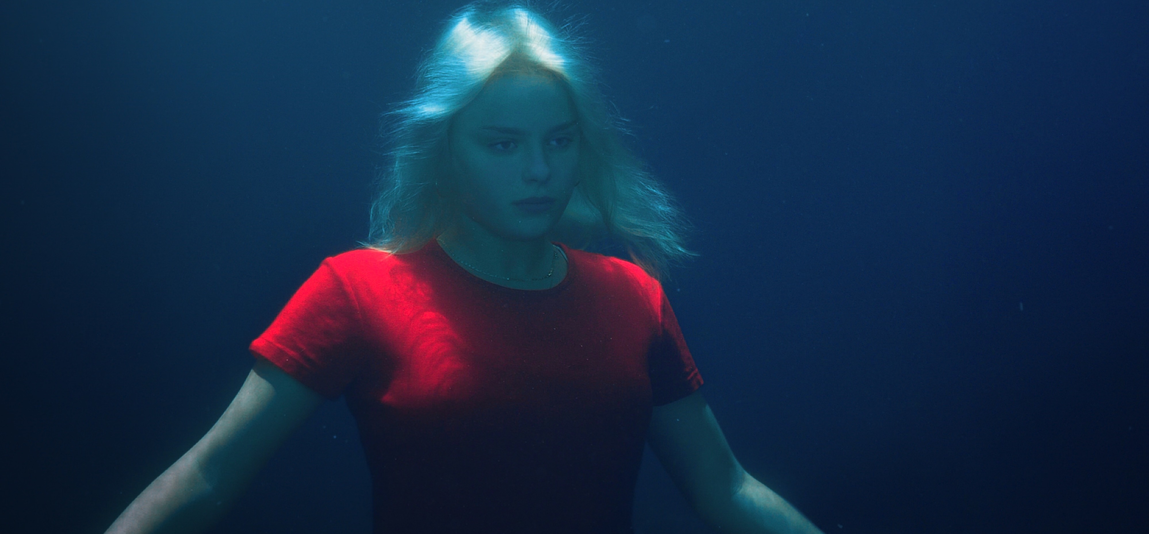 観る Is This Real ? 観る Is This Real ?