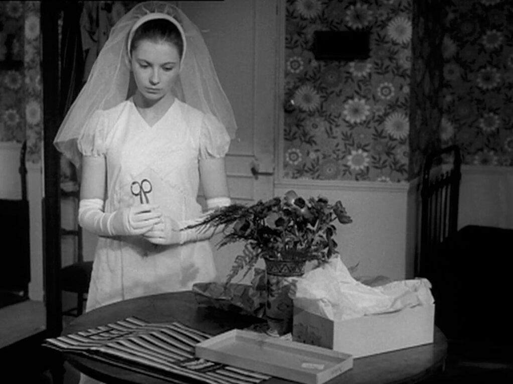 Histoire muette de Marie Perrault, à huit heures Histoire muette de Marie Perrault, à huit heures