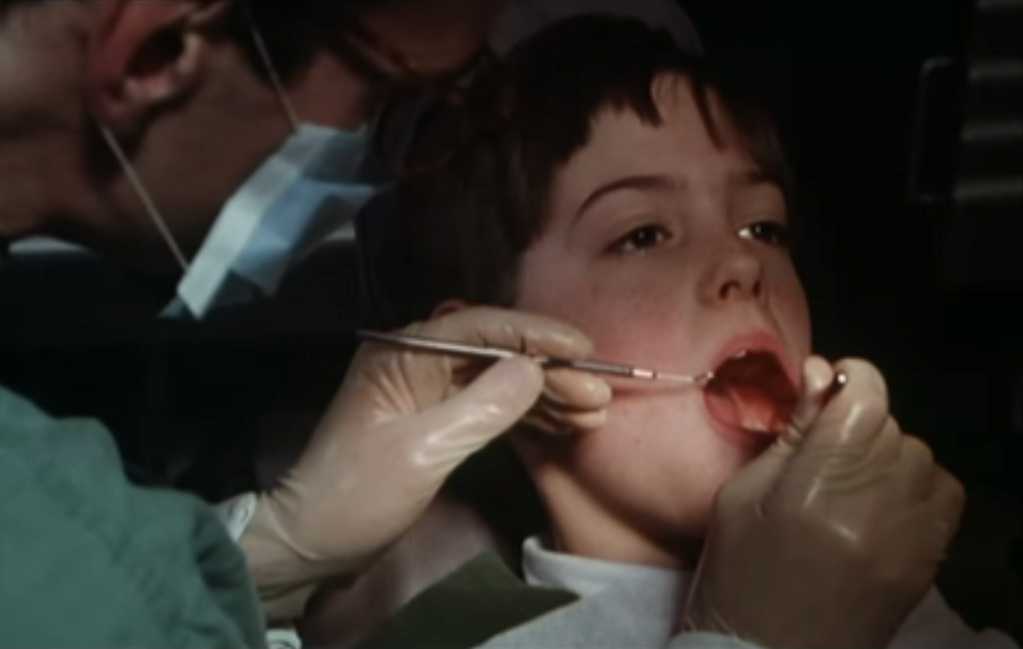 Maman, je n'ai rien aux dents Maman, je n'ai rien aux dents