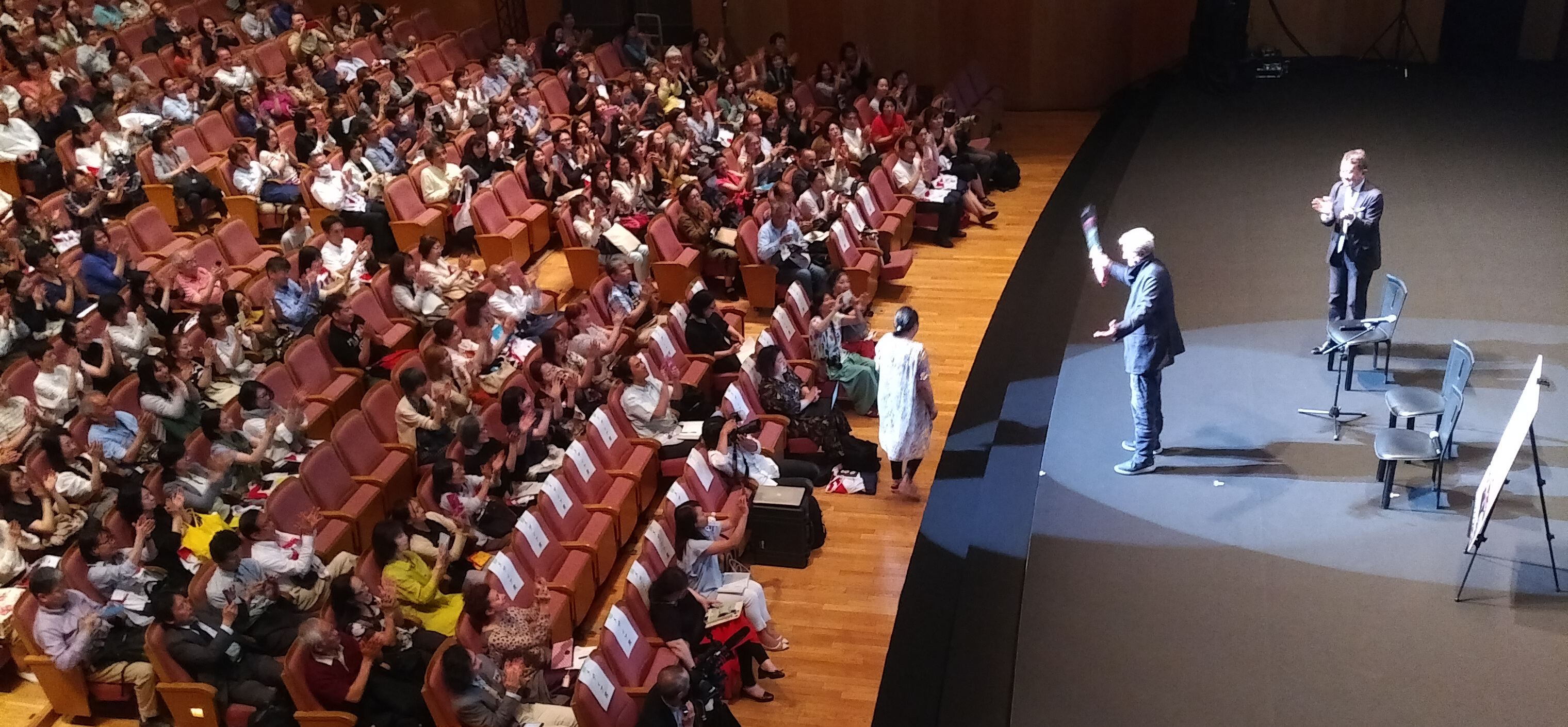 Claude Lelouch durante la charla después de la proyección de "Los años más bellos de una vida" Claude Lelouch durante la charla después de la proyección de "Los años más bellos de una vida"