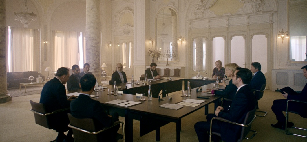 "The Deal": a diplomatic thriller that explores the behind-the-scenes workings of international negotiations, between reality and fiction - © Bande à Part Films – Les Films Pelleas – Gaumont Television "The Deal": a diplomatic thriller that explores the behind-the-scenes workings of international negotiations, between reality and fiction - © Bande à Part Films – Les Films Pelleas – Gaumont Television