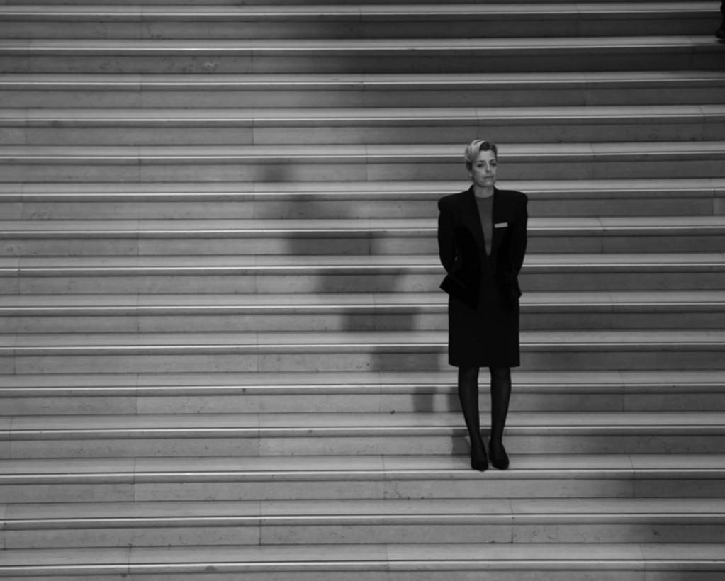 Deux personnes échangeant de la salive Deux personnes échangeant de la salive