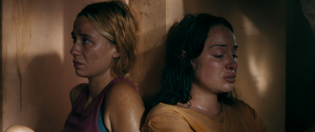 Coka Chicas - © 2025 Bien ou Bien Productions - Studiocanal - France 2 Cinéma