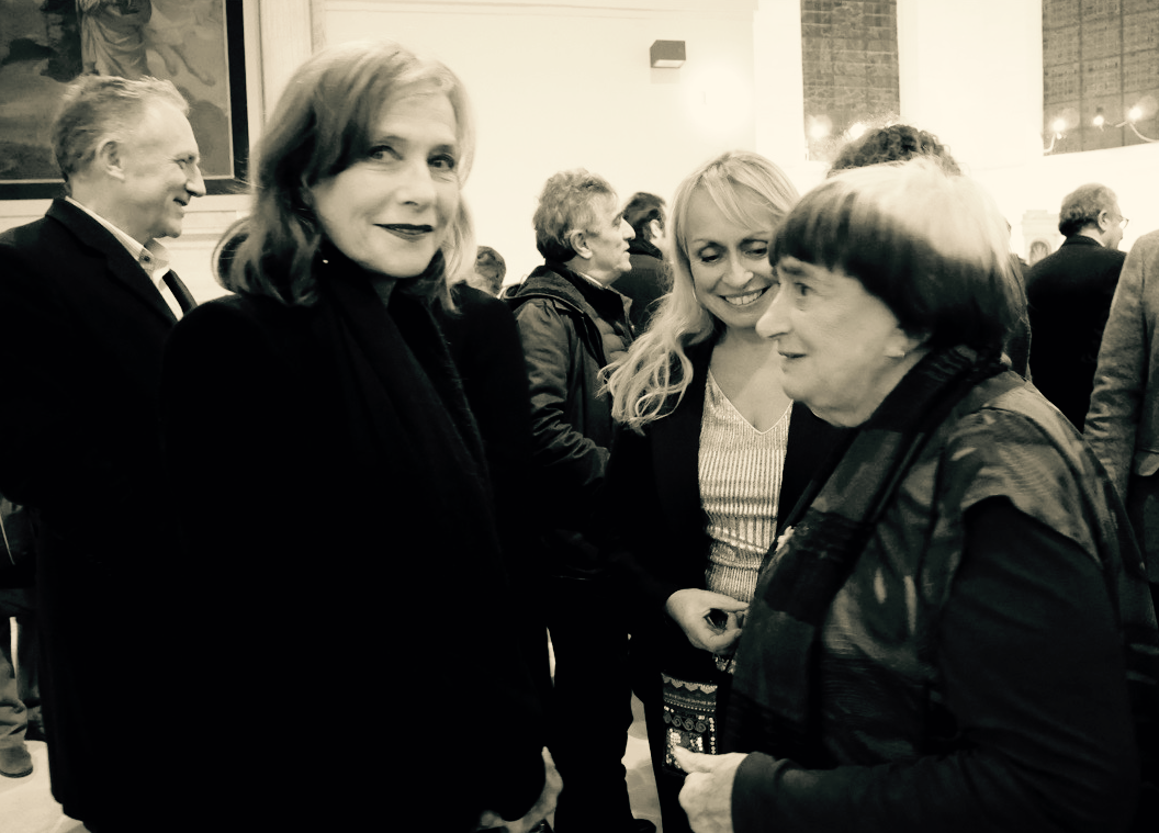 Agnès Varda homenajeada por la gran familia del cine, de las artes y de la cultura. Agnès Varda homenajeada por la gran familia del cine, de las artes y de la cultura.