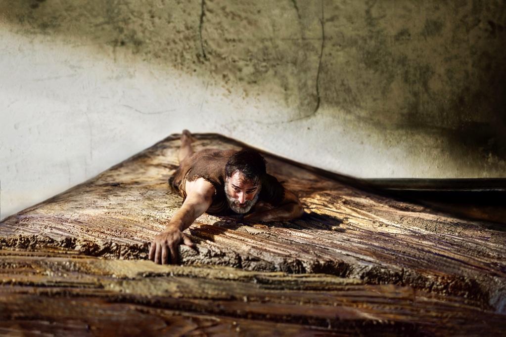 El hombre menguante - &copy; 2024 Christophe Brachet - Pitchipo&iuml; Productions