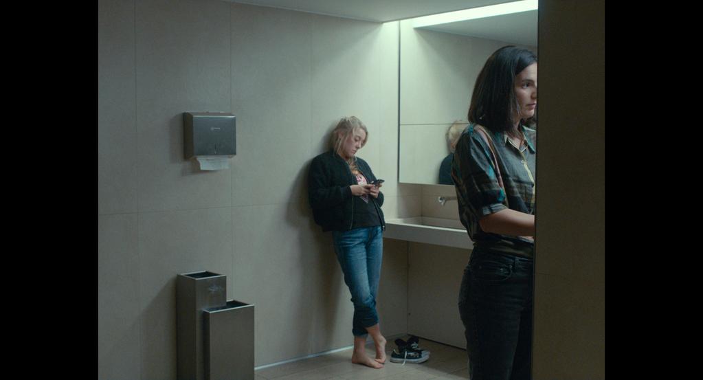 Swan in the Center Swan in the Center